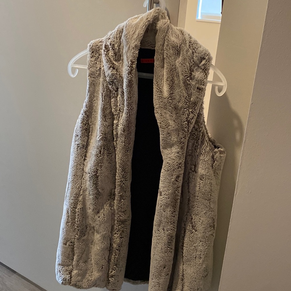 Alice + Olivia Annistyn Fur Vest in Gray (size Small)